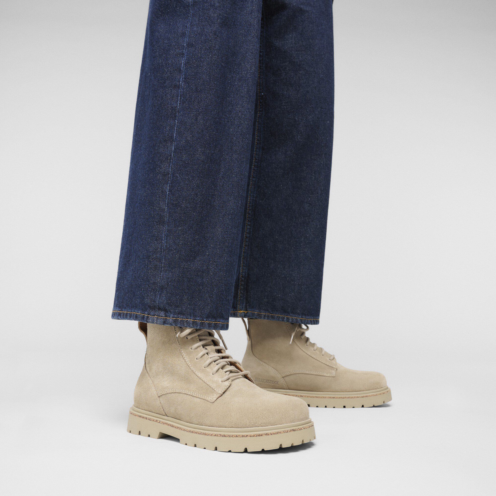 Bota Chelsea Média de Couro de Carneiro com Renda Highwood
