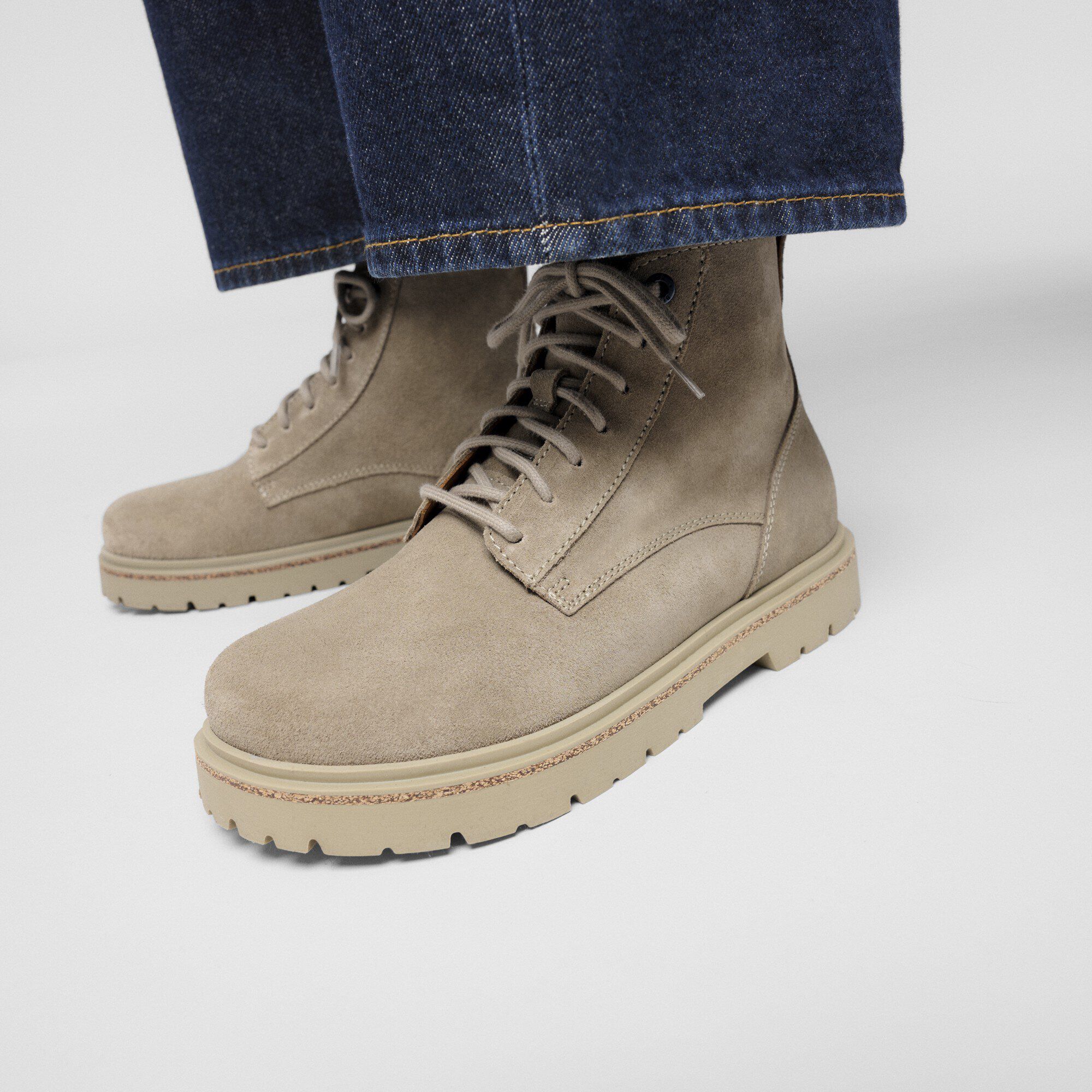 Bota Chelsea Média de Couro de Carneiro com Renda Highwood